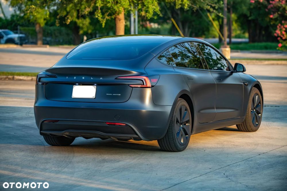 Tesla Model 3 - 6