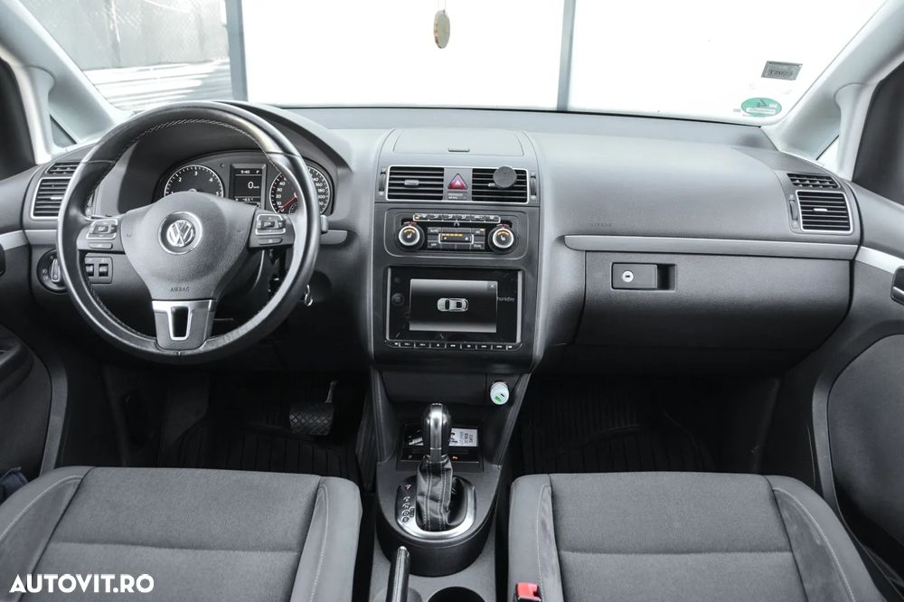 Volkswagen Touran - 4