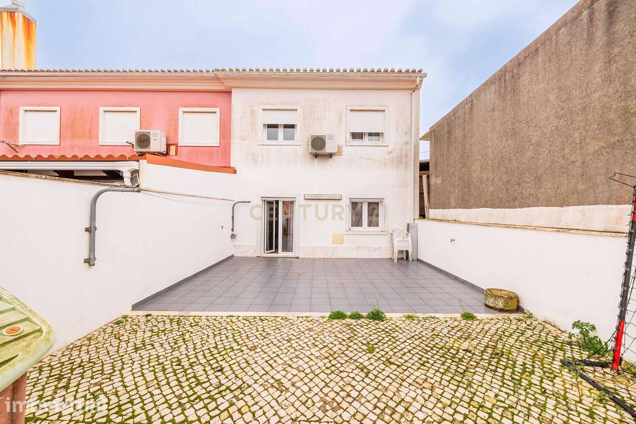 T2 em Caneças com Terraço,  logradouro  e 2 Parqueamentos - Grande imagem: 2/31