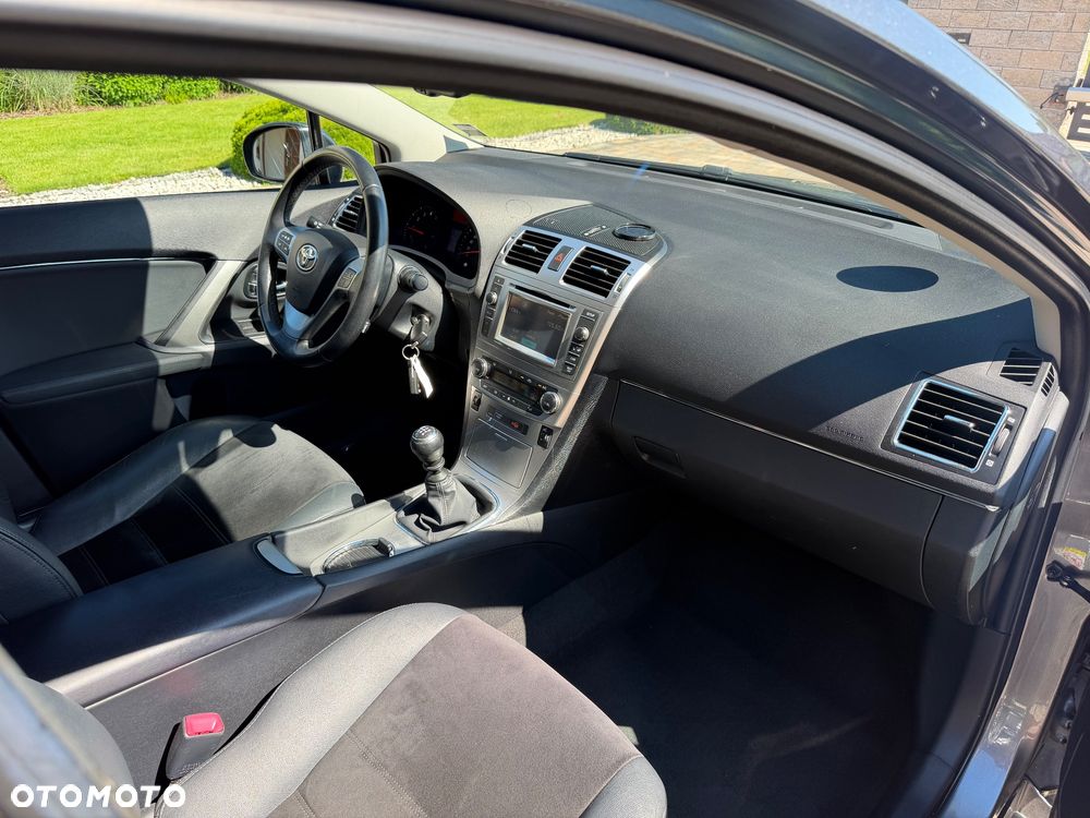 Toyota Avensis 1.8 Sol EU5 - 19