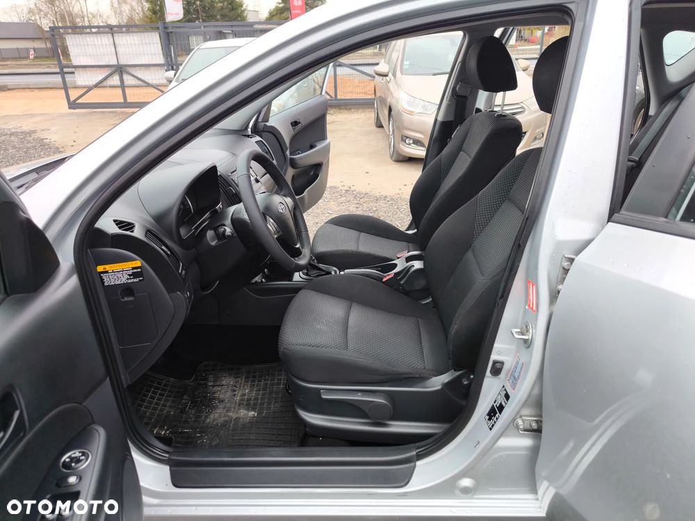 Hyundai i30 1.4 Classic + - 23