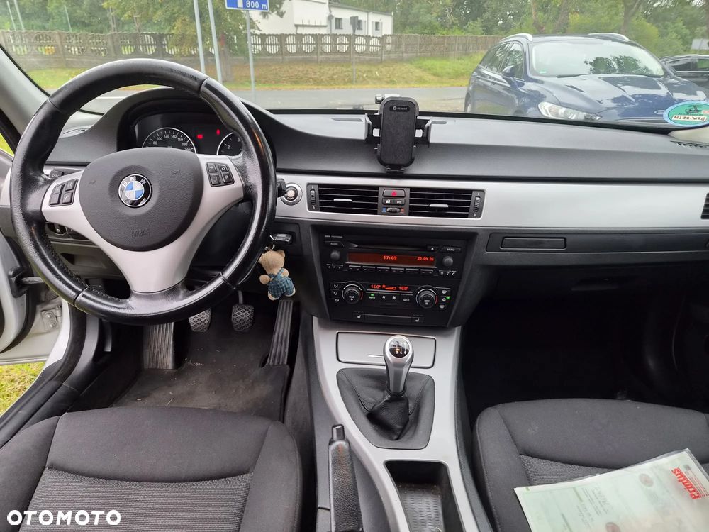 BMW Seria 3 318i - 26