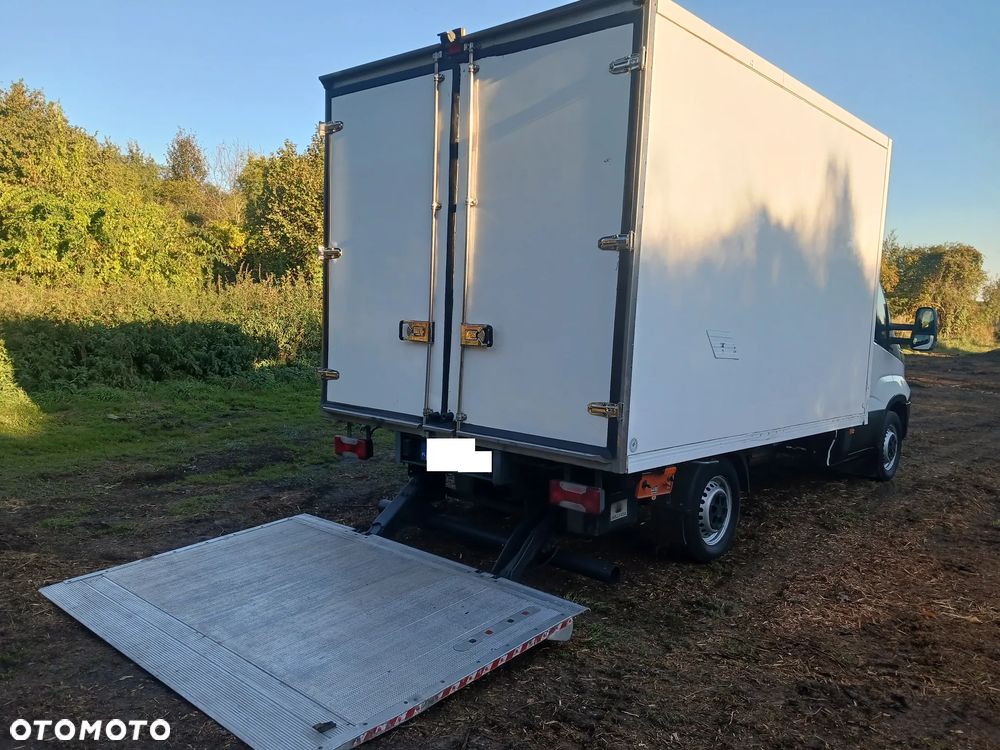 Iveco Daily 35S12 2017r SALON Chłodnia Mroźnia Izoterma Agregat Winda KLIMA Zasilanie 230V - 29
