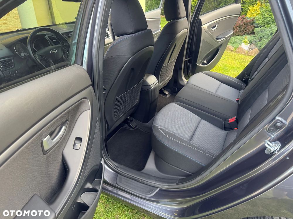 Hyundai i30 blue 1.4 Passion - 13