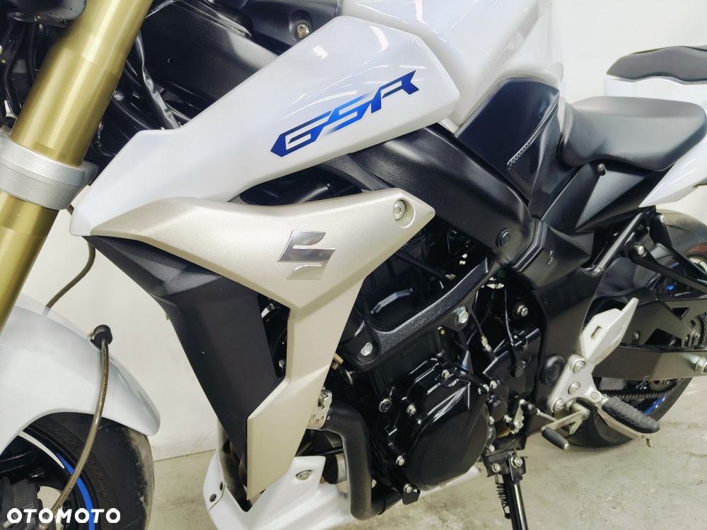 Suzuki GSR - 25