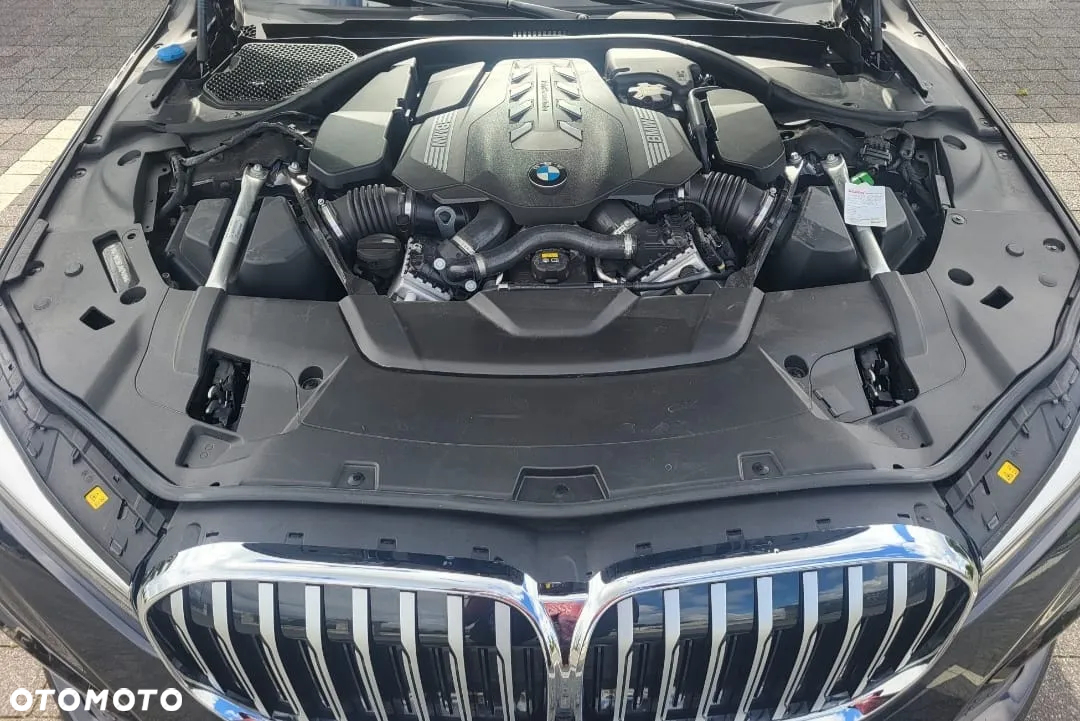 BMW Seria 7 750Li xDrive - 18
