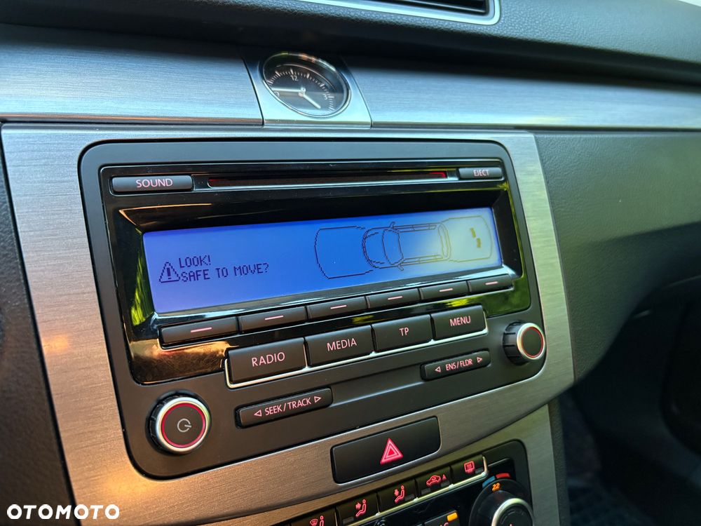 Volkswagen Passat 2.0 TDI Comfortline DSG - 13