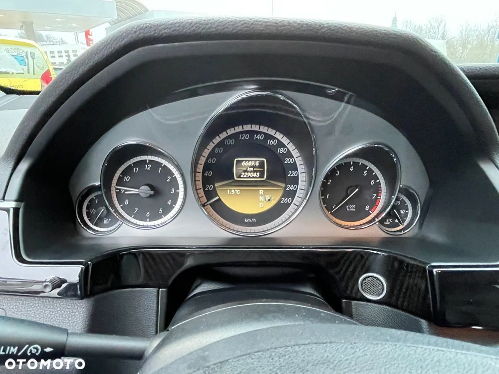 Mercedes-Benz Klasa E 200 CGI BlueEFFICIENCY Automatik Avantgarde - 12