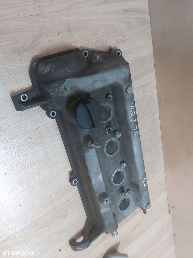 Toyota Yaris I 1,5 TS Verso pokrywa zawrów 1NZ - 3