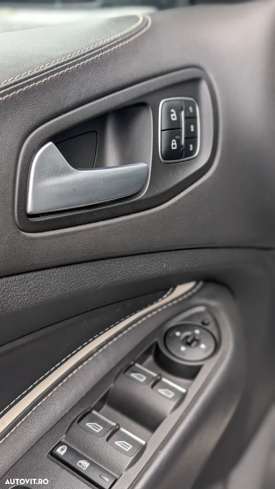 Ford Kuga 2.0 TDCi 4x4 Aut. Vignale - 25