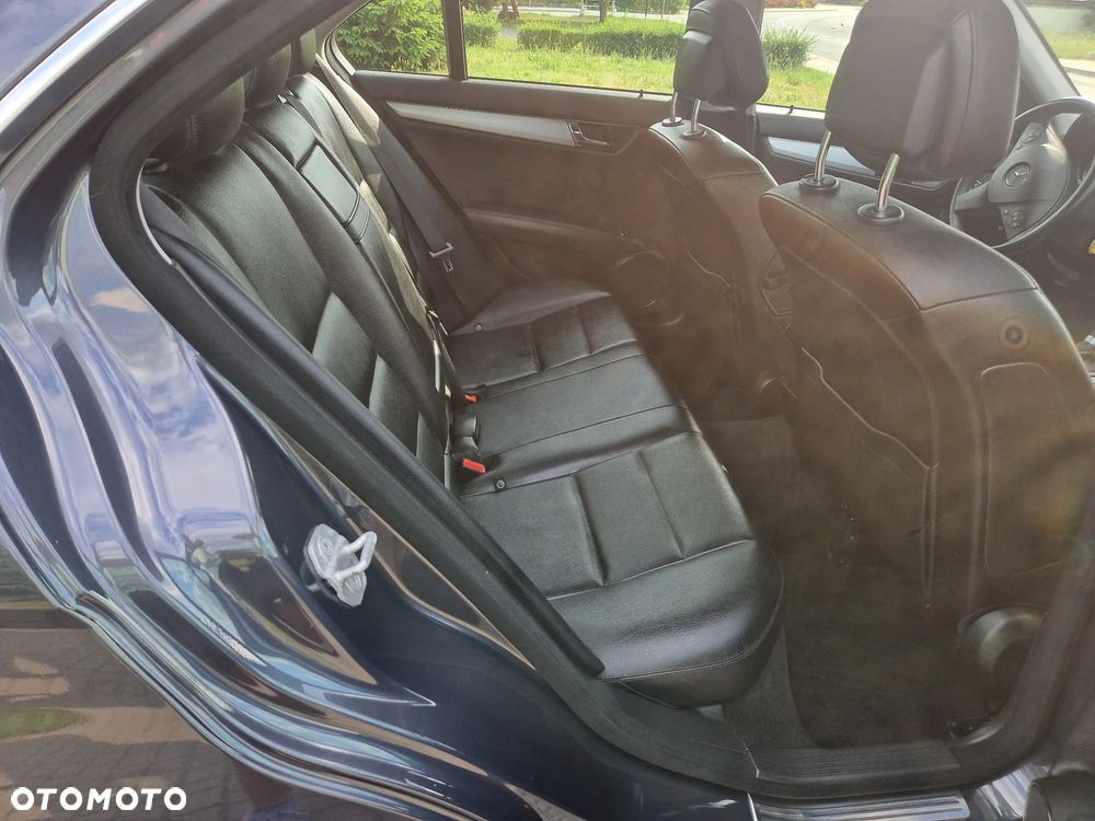 Mercedes-Benz Klasa C 250 CDI 4Matic 7G-TRONIC Avantgarde Edition - 13