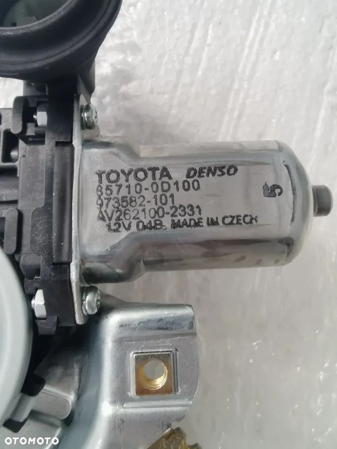 Toyota Yaris  podnośnik szyby PP 69810-0D300 - 3