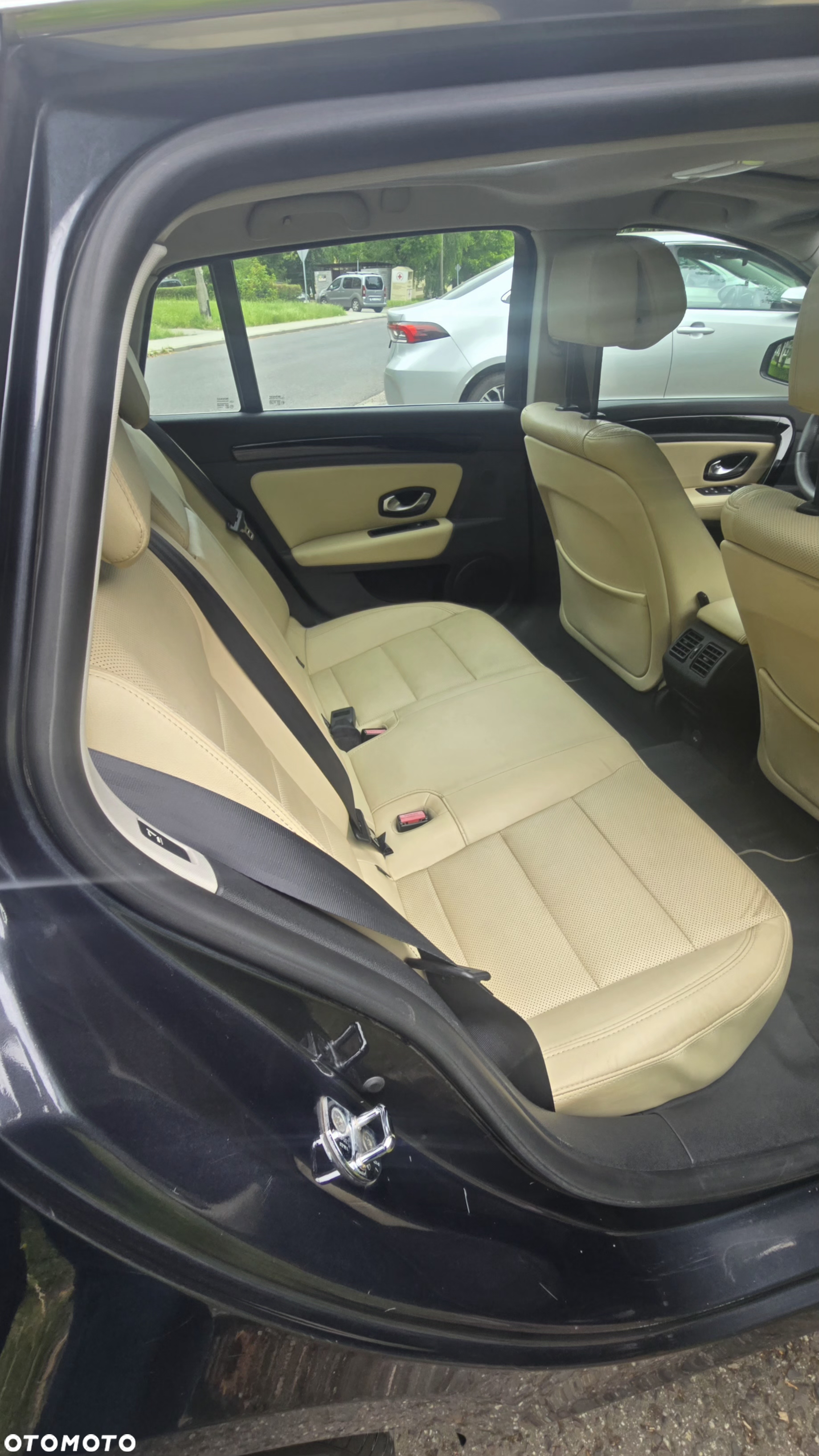 Renault Laguna 2.0 dCi Initiale - 11