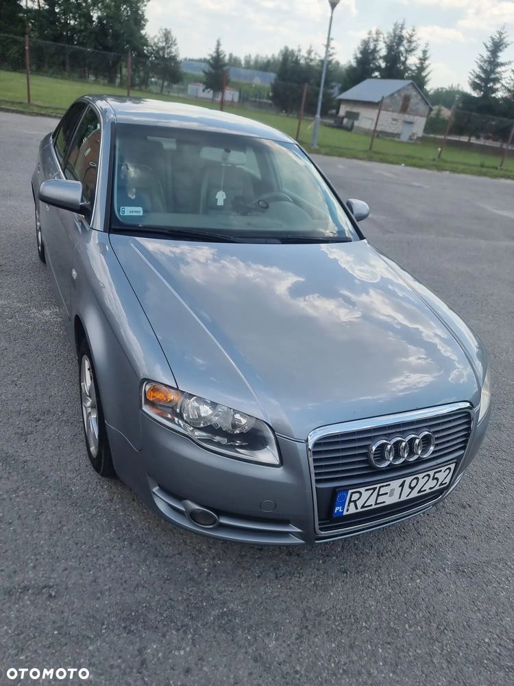 Audi A4 Limousine - 1