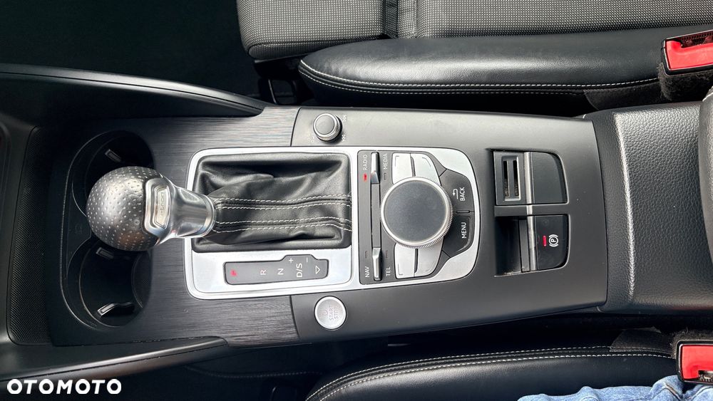 Audi A3 Sportback 40 e-tron S tronic design - 17