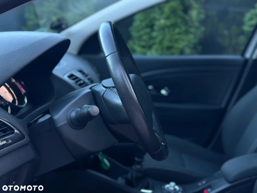 Renault Megane Grandtour ENERGY TCe 115 Start & Stop Bose Edition - 23