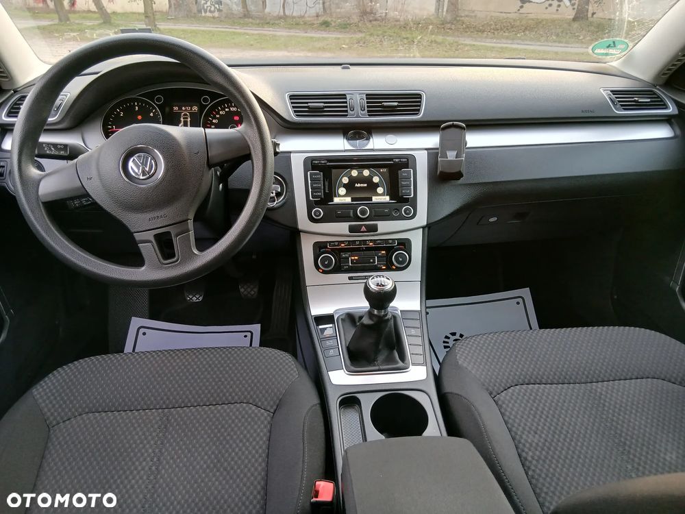 Volkswagen Passat - 12