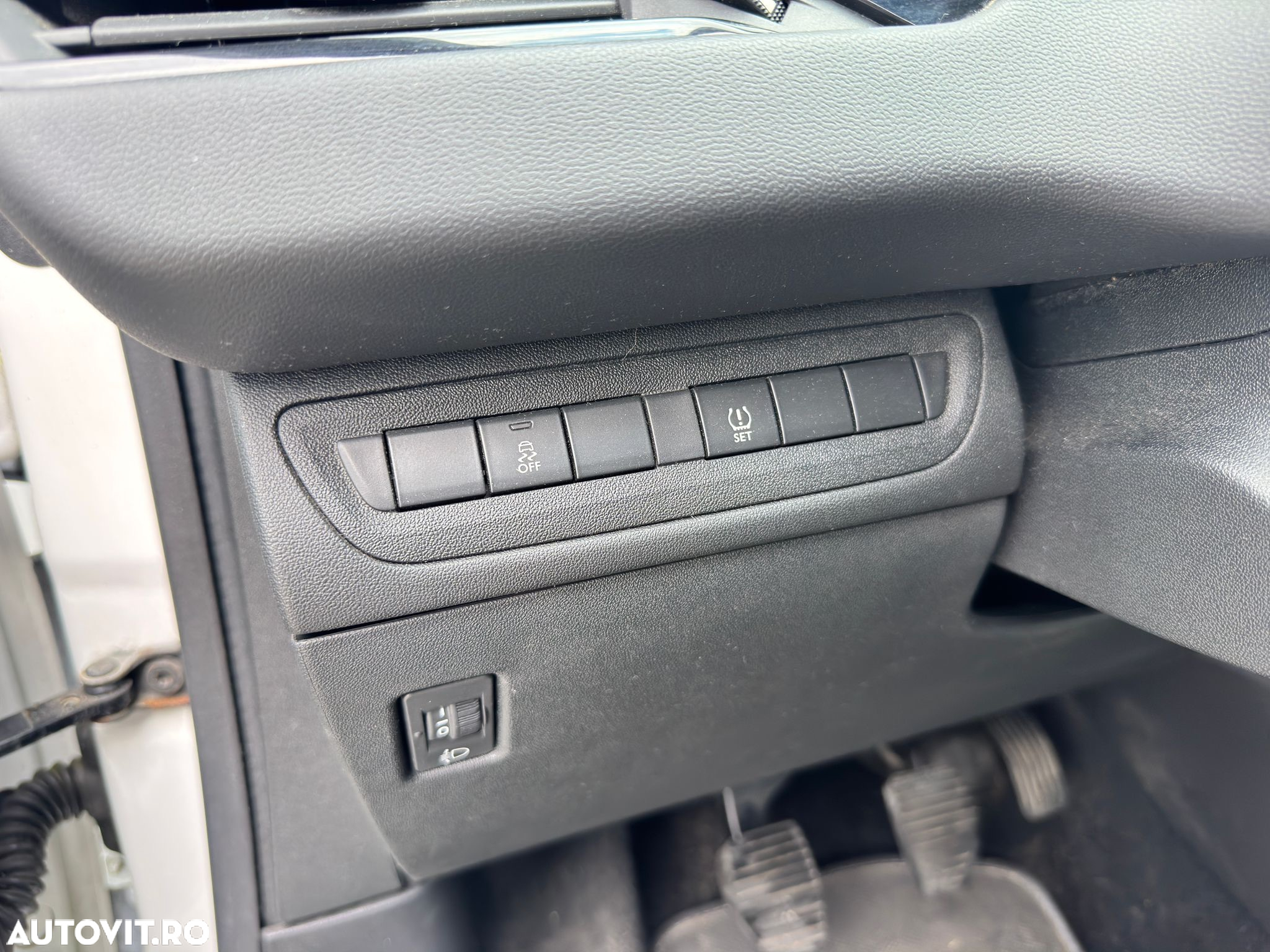 Peugeot 208 1.0 L PureTech Access - 9