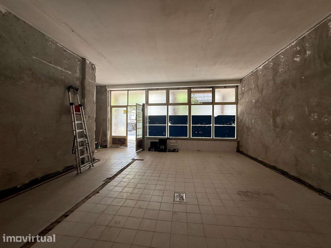 Loja Comercial em Matosinhos Sul, com 254 m2 e Garagem Fechada - Grande imagem: 4/18