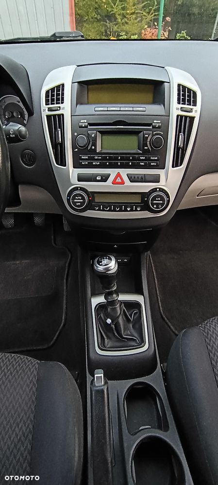 Kia Ceed - 10