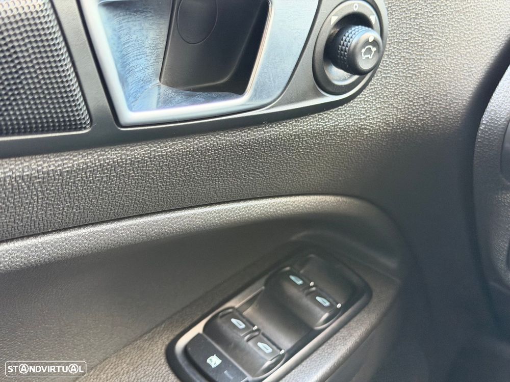 Ford EcoSport 1.0 EcoBoost Titanium - 27