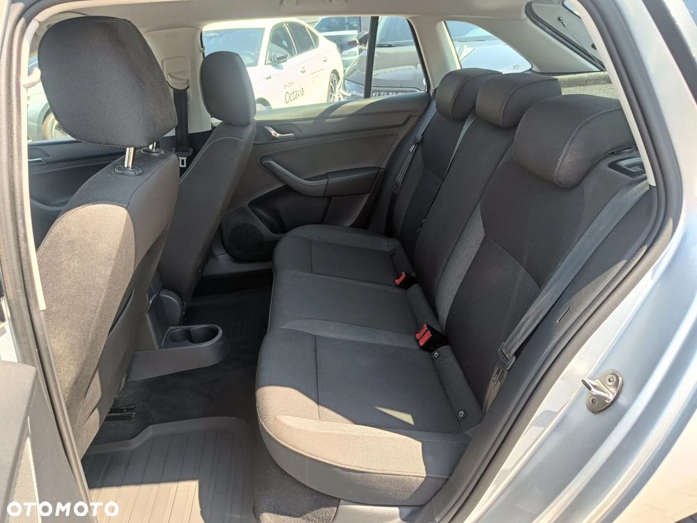 Skoda RAPID 1.2 TSI Ambition - 10