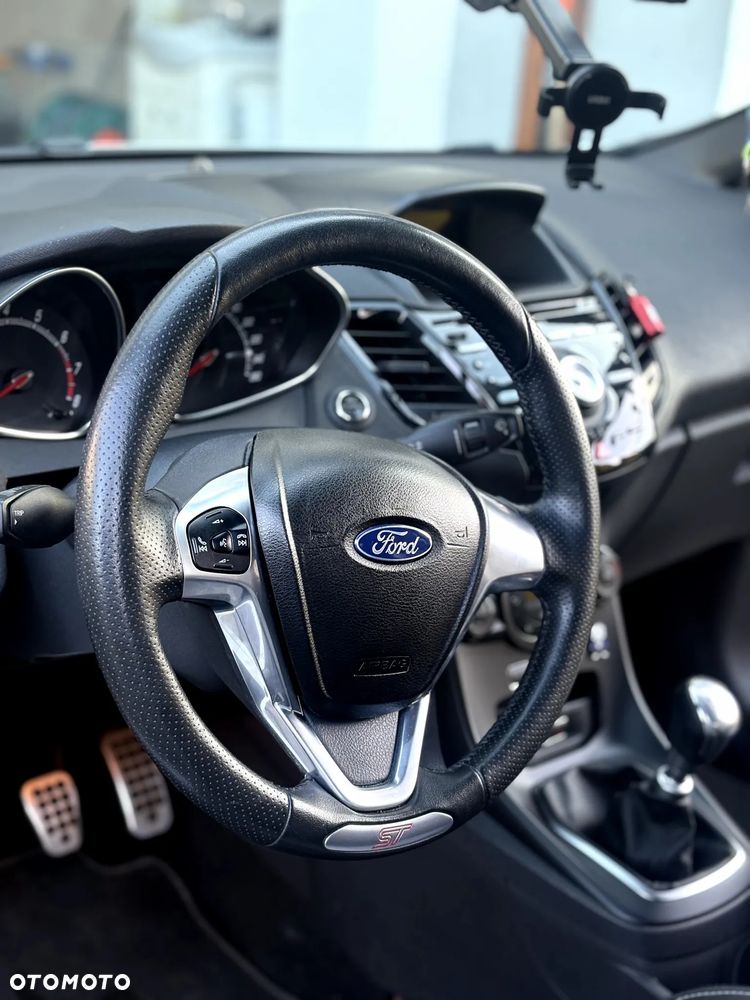 Ford Fiesta 1.6 EcoBoost mit Leder-Sport-Paket ST - 9