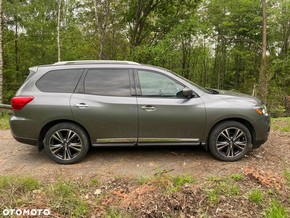 Nissan Pathfinder - 1