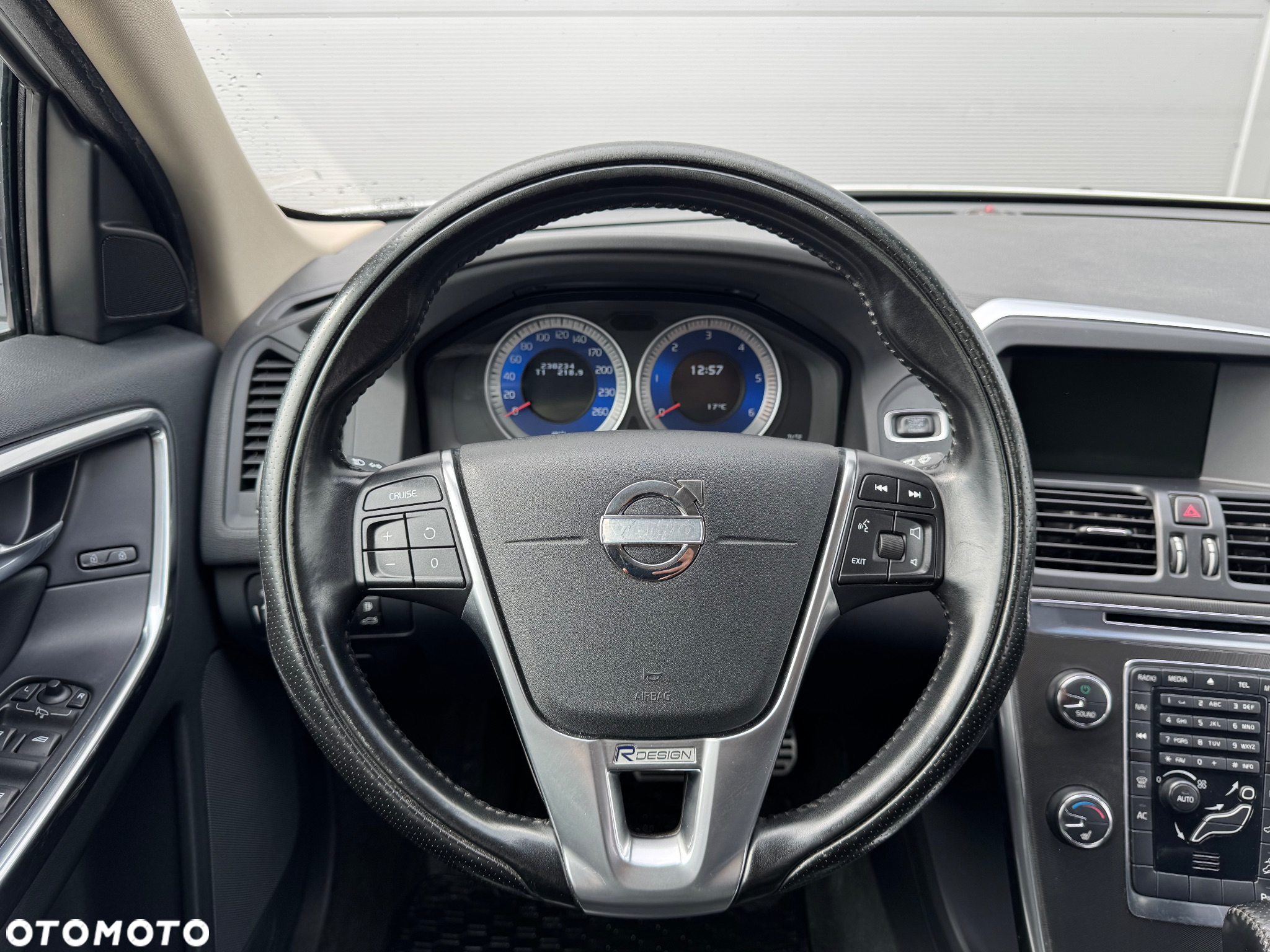 Volvo XC 60 D4 AWD Geartronic RDesign - 19