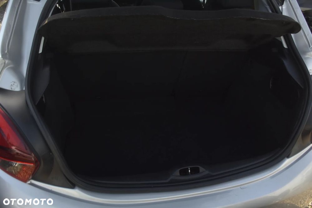 Peugeot 208 - 21