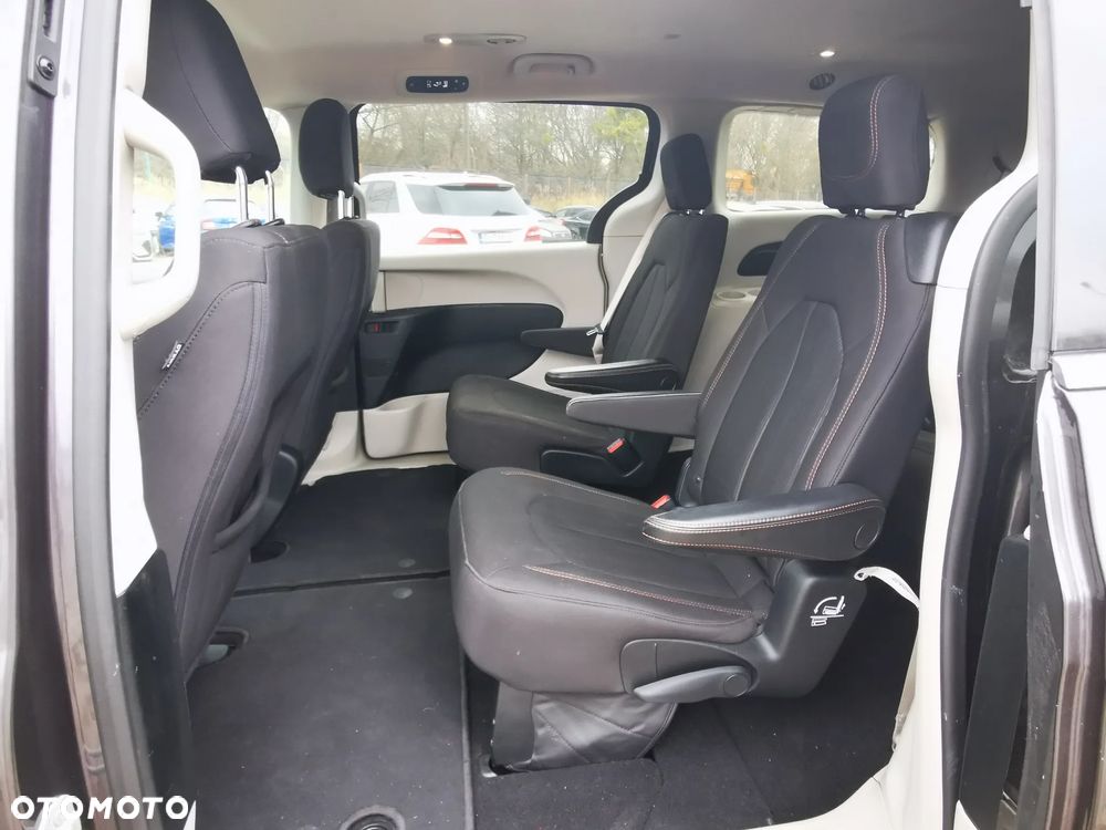 Chrysler Pacifica - 21