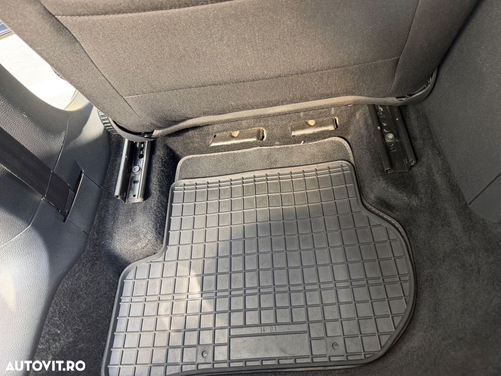 Volkswagen Golf 2.0 TDI BlueMotion Technology Comfortline - 27