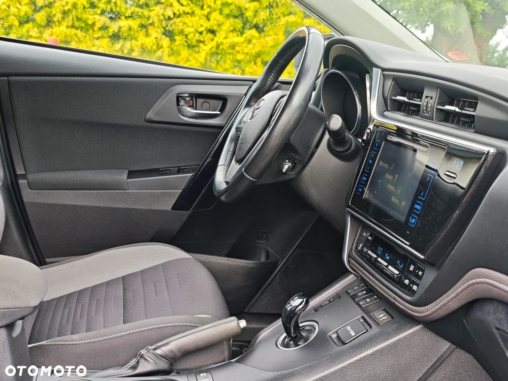 Toyota Auris 1.8 HSD Prestige NAVI - 33