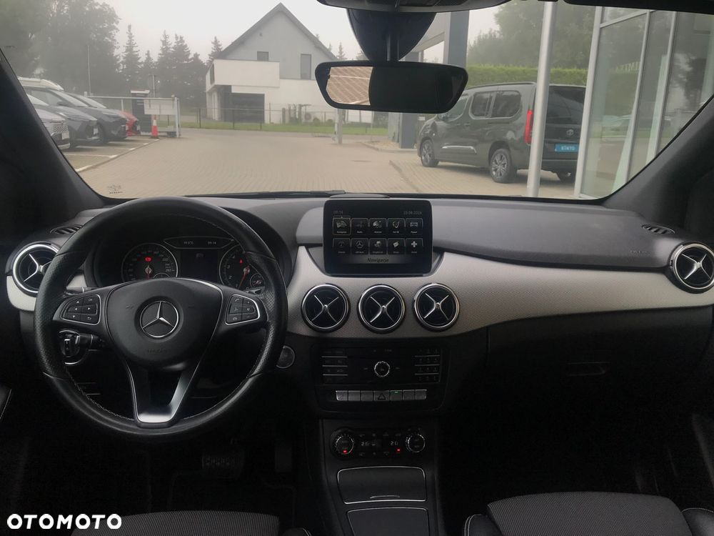 Mercedes-Benz Klasa B 220 4-Matic - 23