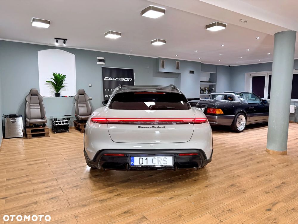 Porsche Taycan - 16