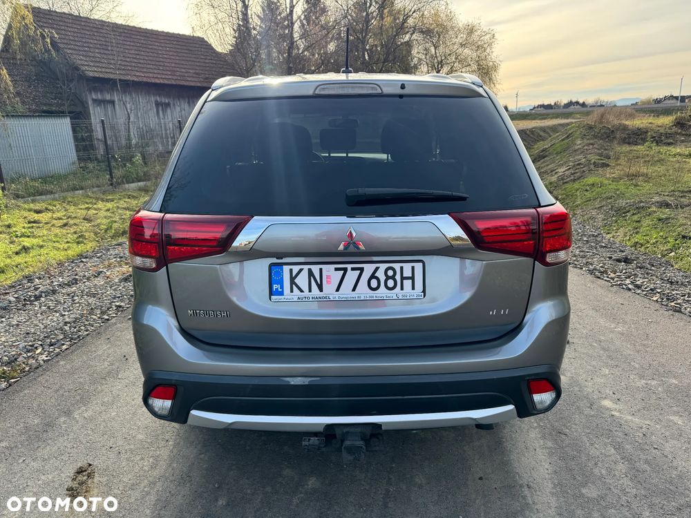 Mitsubishi Outlander 2.4 4WD CVT Instyle - 9