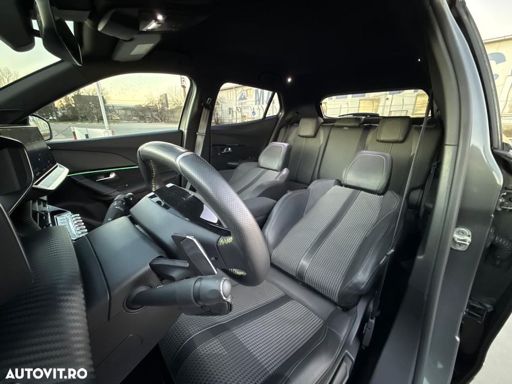 Peugeot 2008 PureTech 130 EAT8 GT Pack - 28