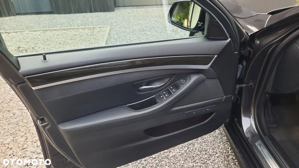 BMW Seria 5 530d xDrive Sport-Aut - 13