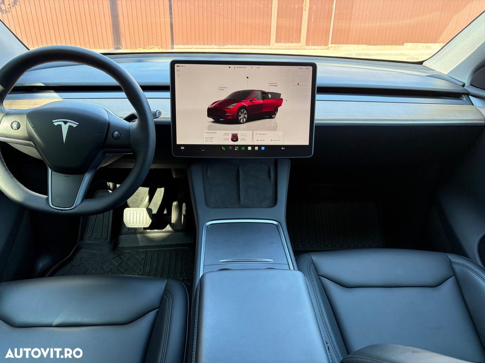 Tesla Model Y - 5