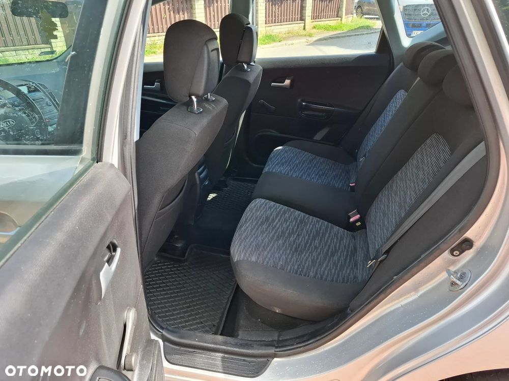 Kia Ceed - 12