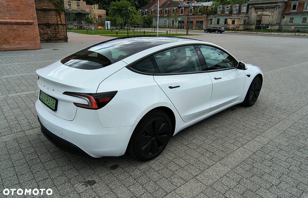 Tesla Model 3 - 7