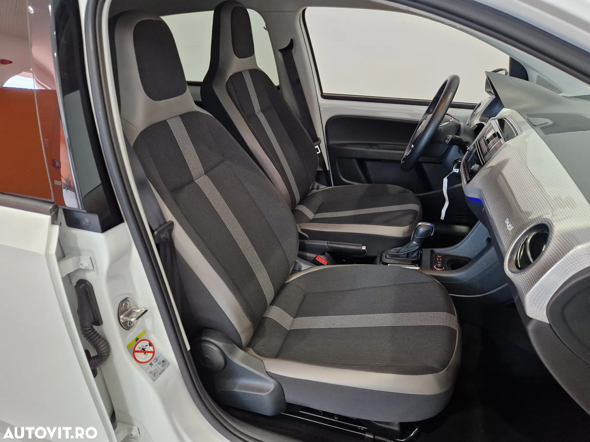 Volkswagen up! e-up! - 12