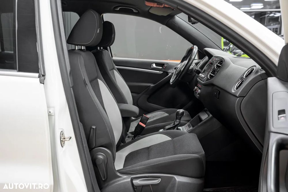 Volkswagen Tiguan 2.0 TDI DPF 4Motion BlueMotion Technology DSG Sport & Style - 26