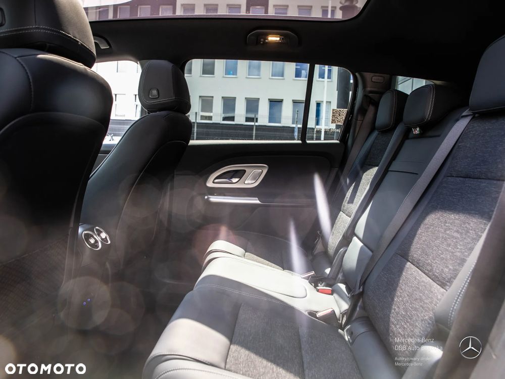 Mercedes-Benz GLB - 11