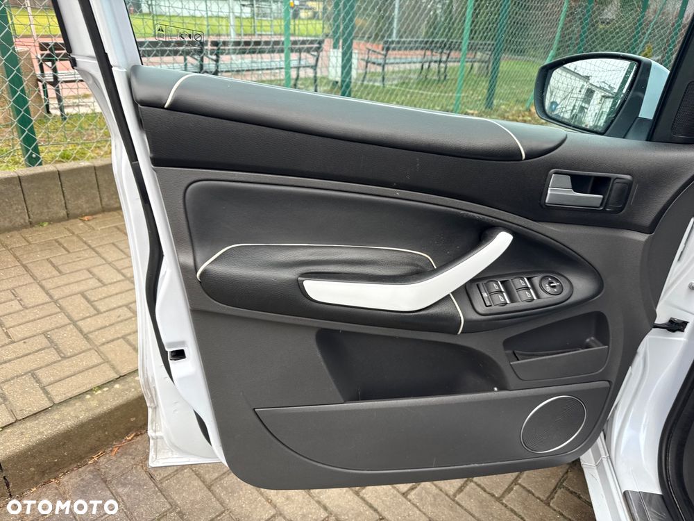 Ford Kuga 2.5 4x4 Individual - 20