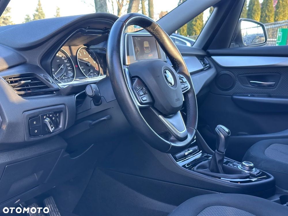 BMW Seria 2 218d - 17