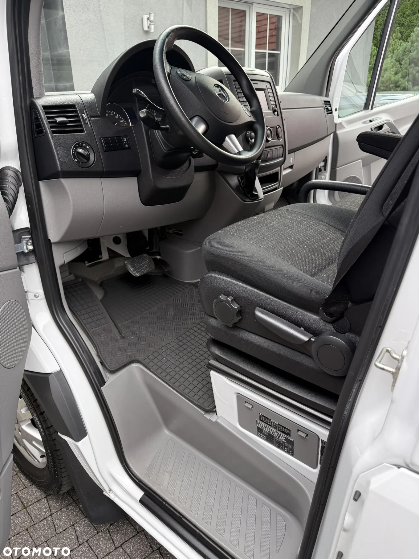 Mercedes-Benz Sprinter 319 CDI (BlueTec) 906.233 7G-TRONIC Plus - 32