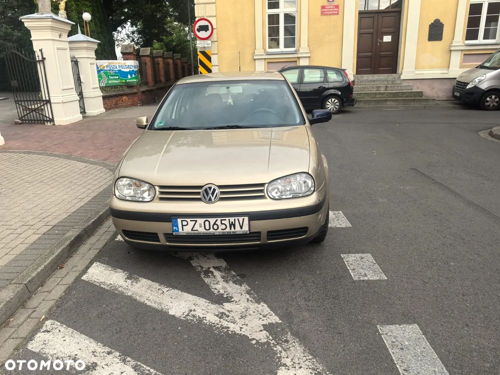 Volkswagen Golf - 1