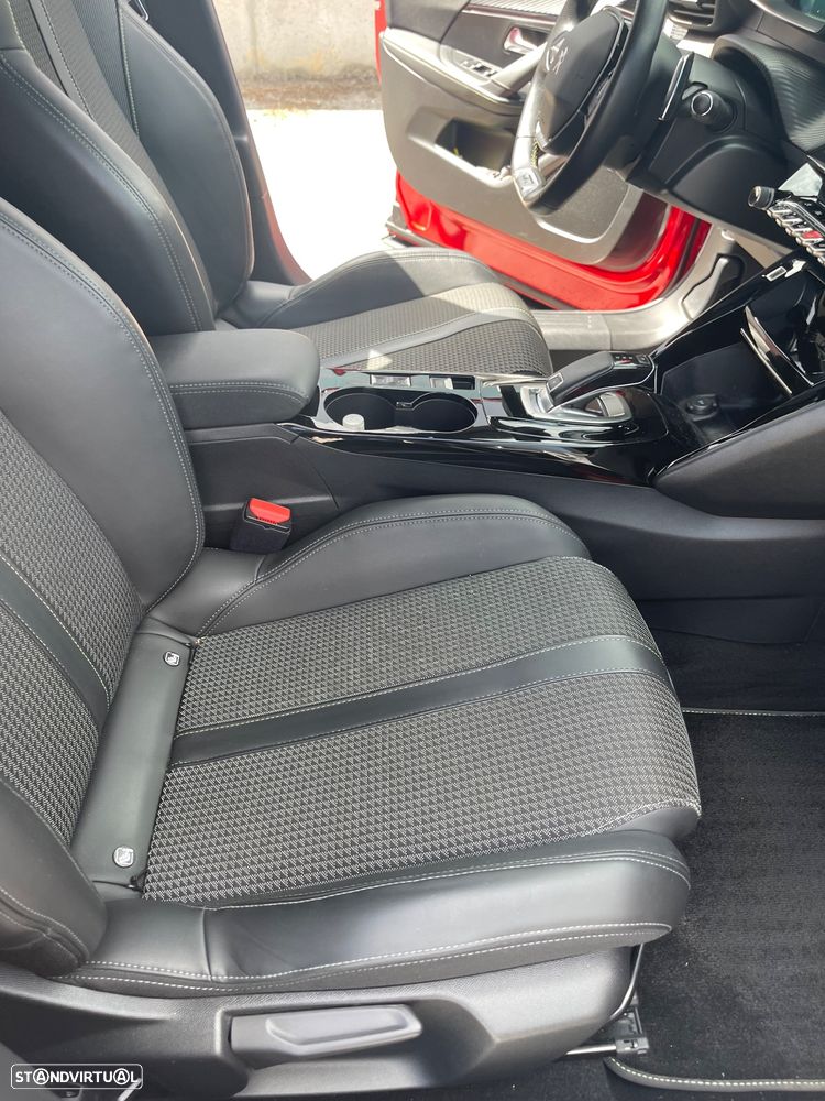 Peugeot 2008 1.2 PureTech GT Pack EAT8 - 6