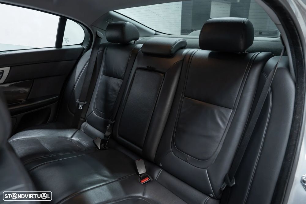 Jaguar XF 2.2 D Premium Luxury - 33